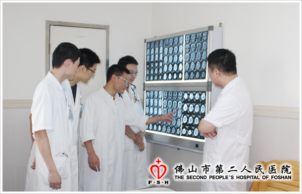 神经外科成功完成颅内多发动脉瘤夹闭术