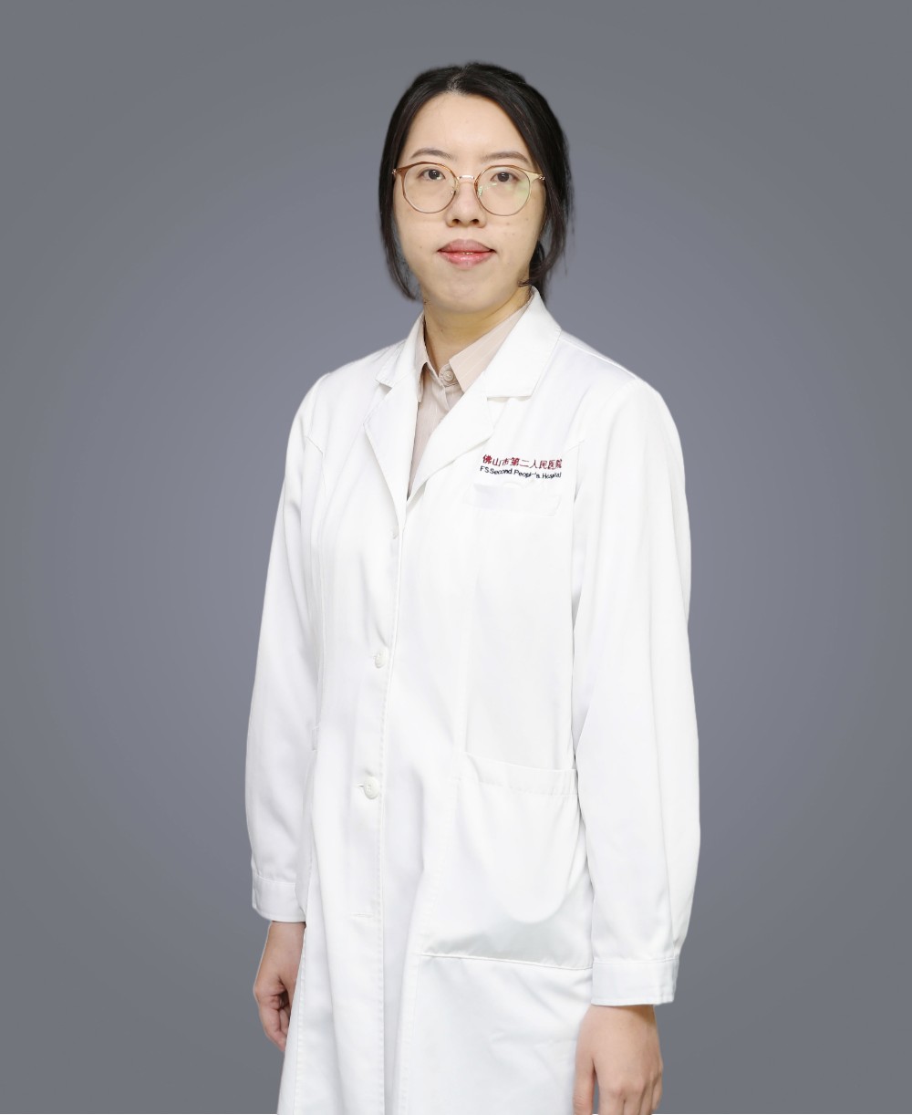 副主任医师 何颖欣