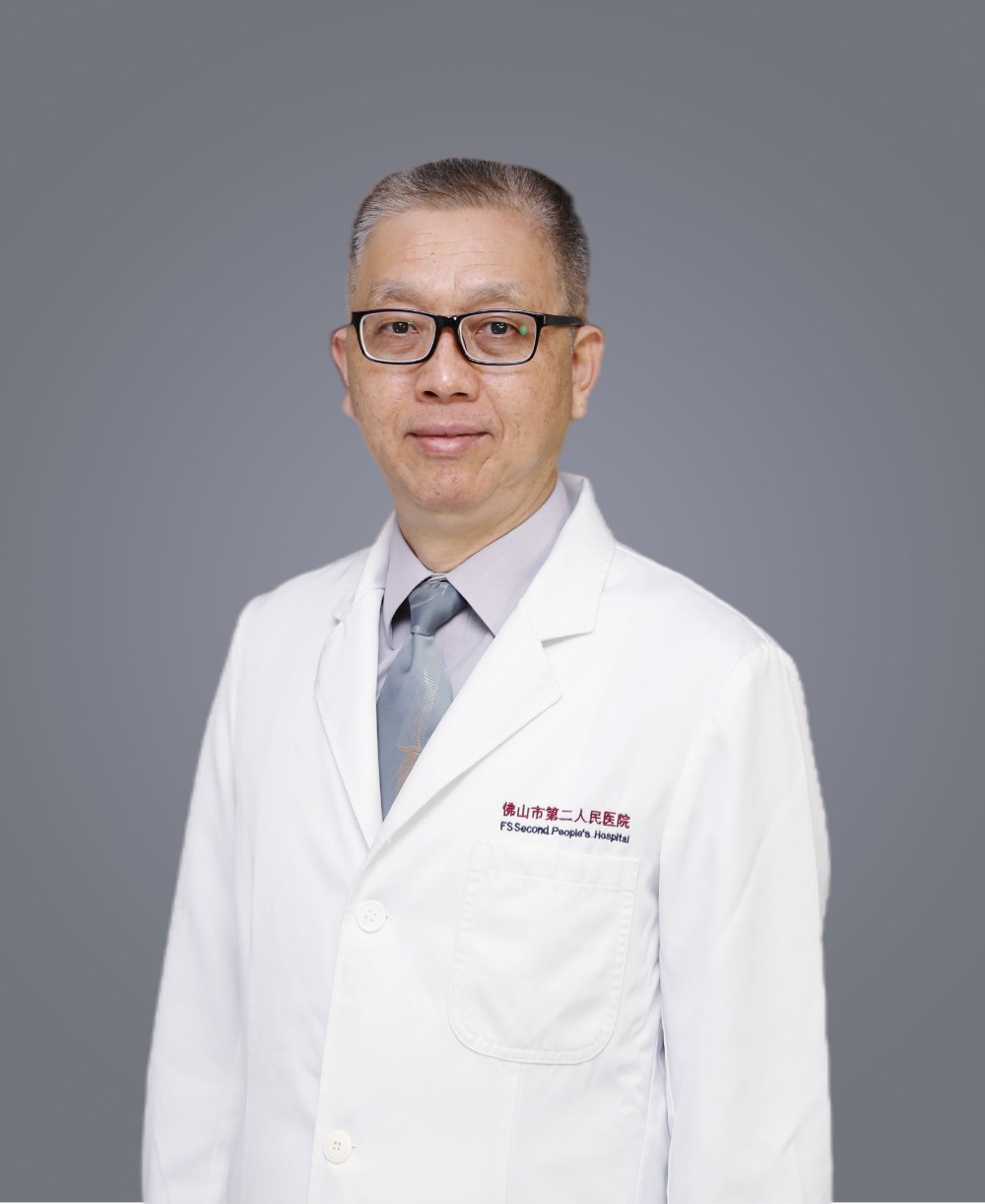 副主任医师 何柏林