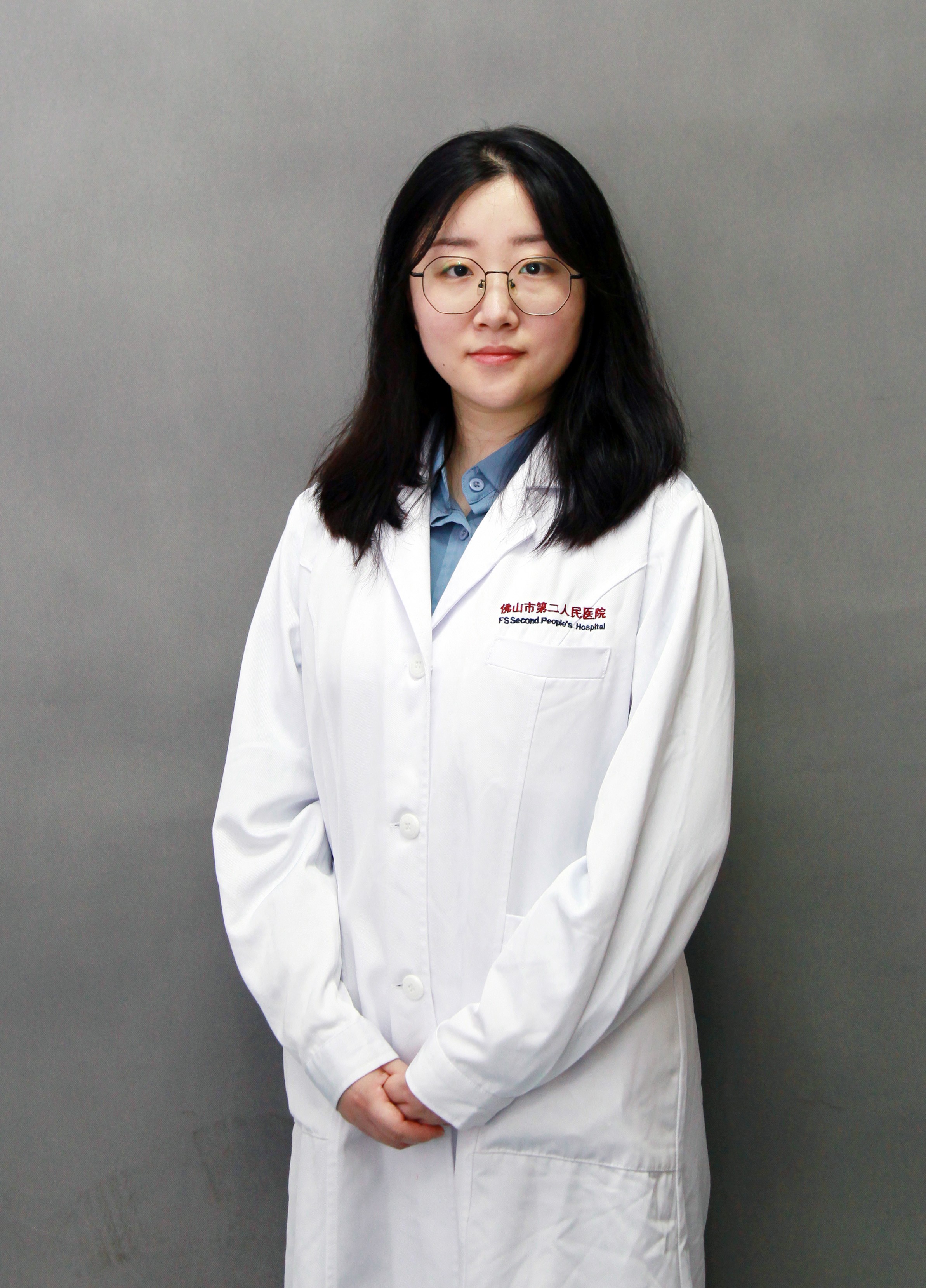 主治医师 眼科学博士 姜秀颖